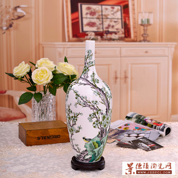 景德鎮(zhèn)陶瓷花瓶擺件工藝品 春信梅花圖瓷器現(xiàn)代簡(jiǎn)約裝飾禮品